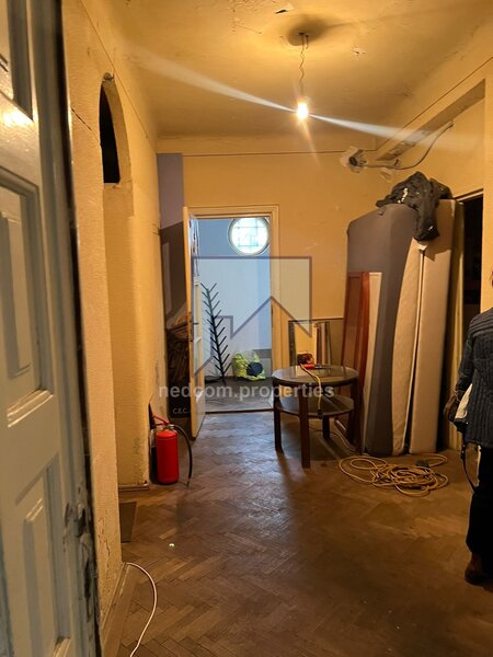 Aviatorilor, Arcul de Triumf, vila interbelica S+P+E+M, 8 camere.